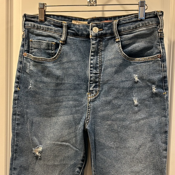 Pilcro distressed, cuffed jeans size 30 - Picture 2 of 6